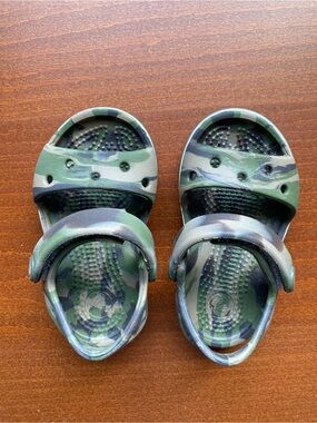 CROCS Kids Camouflage Sandals in Green